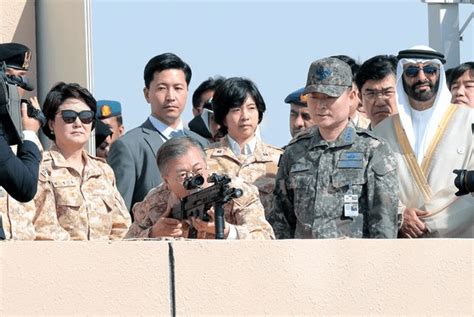 韩国第一夫人穿军装被批抢总统风头