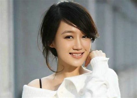 薛佳凝结婚了吗 与胡歌传多年复合消息至今已与他人悄然结婚