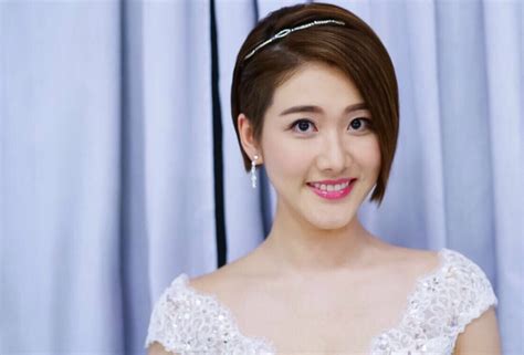 邓佩仪个人资料简介 关于邓佩仪简介