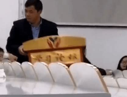 忘带罩子让他捏了一节课,没带罩子叫他c了一天