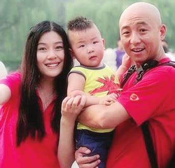 周晓鸥现在老婆唐平个人资料和照片 两人离婚了吗