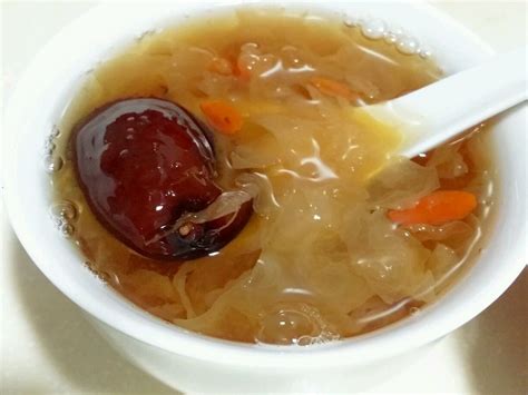 银耳汤里的冰糖什么时候放 银耳汤放多少冰糖合适