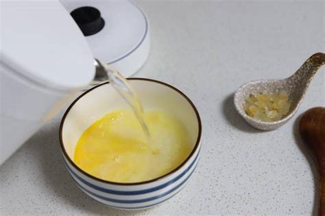 开水冲鸡蛋要加糖吗