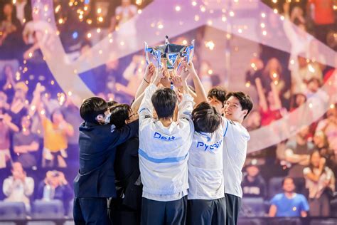 LOL6周年明星表演赛完整版地址 周杰伦和吴亦凡对战回顾