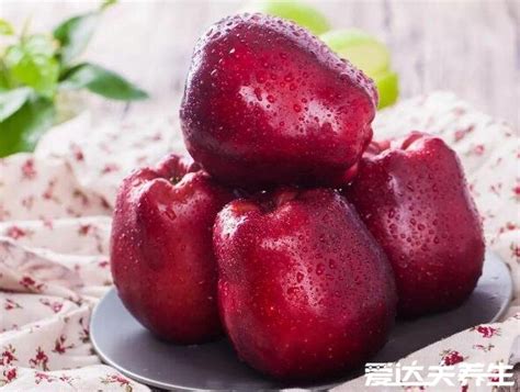 蛇果营养价值高,价格也昂贵,虽然好吃,但也要注意食用禁忌